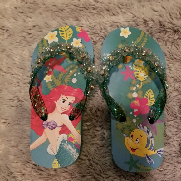 ariel flip flops